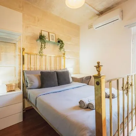 3br Townhouse With Private Rooftop In Bormla Apartament Ta' Penza