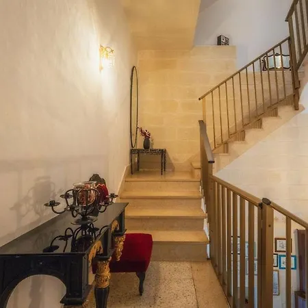 Apartament 3br Townhouse With Private Rooftop In Bormla