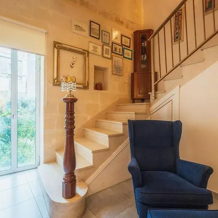 Apartament 3br Townhouse With Private Rooftop In Bormla