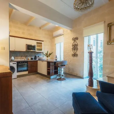 Apartament 3br Townhouse With Private Rooftop In Bormla *