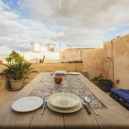 Apartament 3br Townhouse With Private Rooftop In Bormla