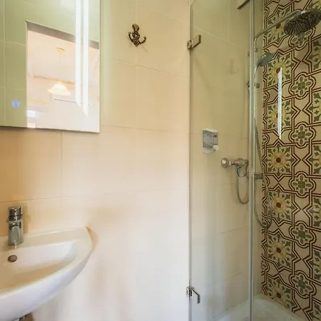 Apartament 3br Townhouse With Private Rooftop In Bormla