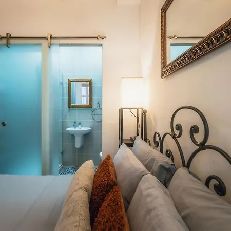 Apartament 3br Townhouse With Private Rooftop In Bormla