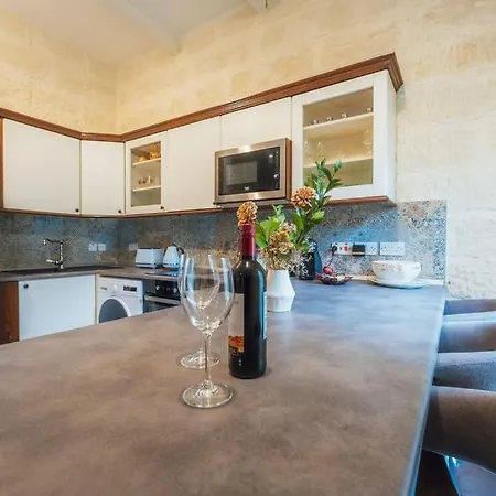 3br Townhouse With Private Rooftop In Bormla *