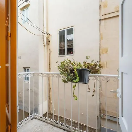 3br Townhouse With Private Rooftop In Bormla Apartament