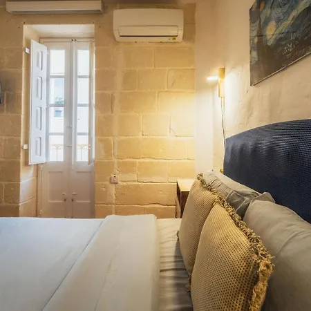 Apartament 3br Townhouse With Private Rooftop In Bormla *