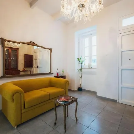 Apartament 3br Townhouse With Private Rooftop In Bormla