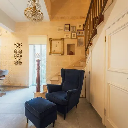 Apartament 3br Townhouse With Private Rooftop In Bormla